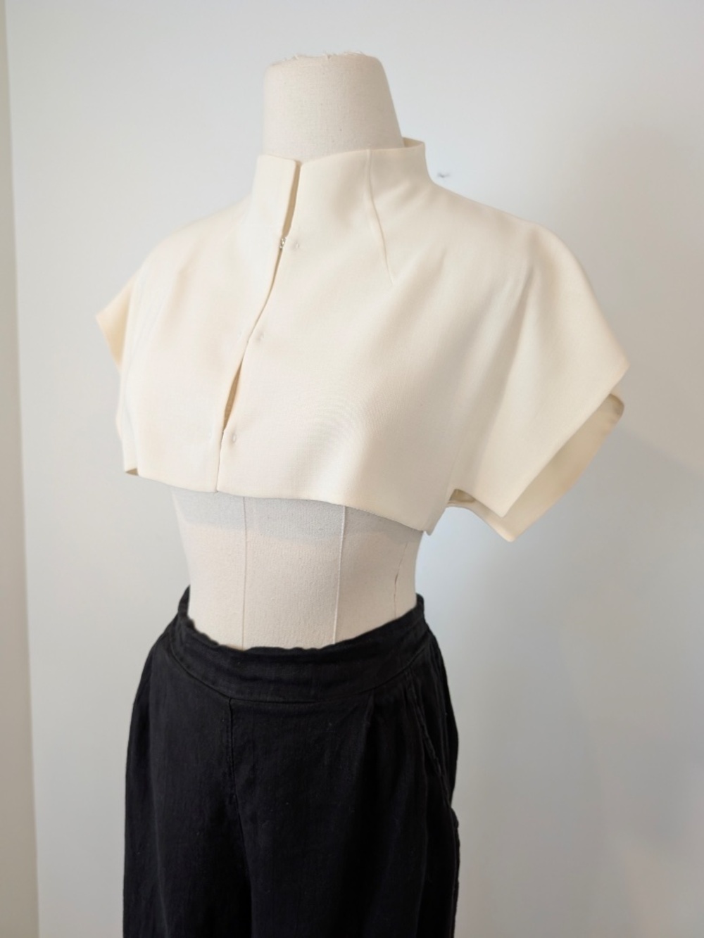 Akris Punto Wool Shawl Bolero Cream Ivory Size XS Luxury Designer - Picture 10 of 16